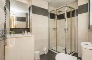 How Glass Shower Enclosures Can Improve a Bathroom’s Design